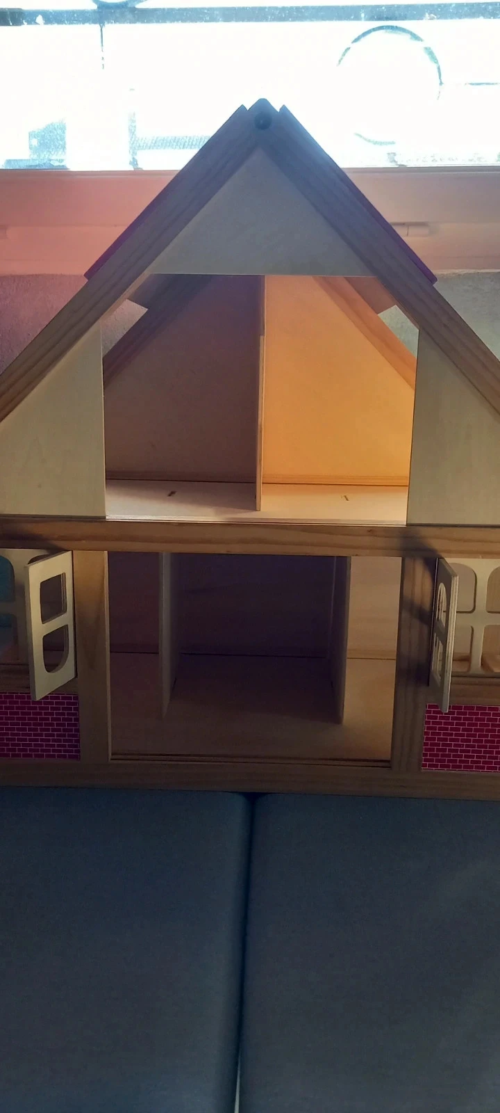 Maison de poupée en bois et mobilier – photo 6